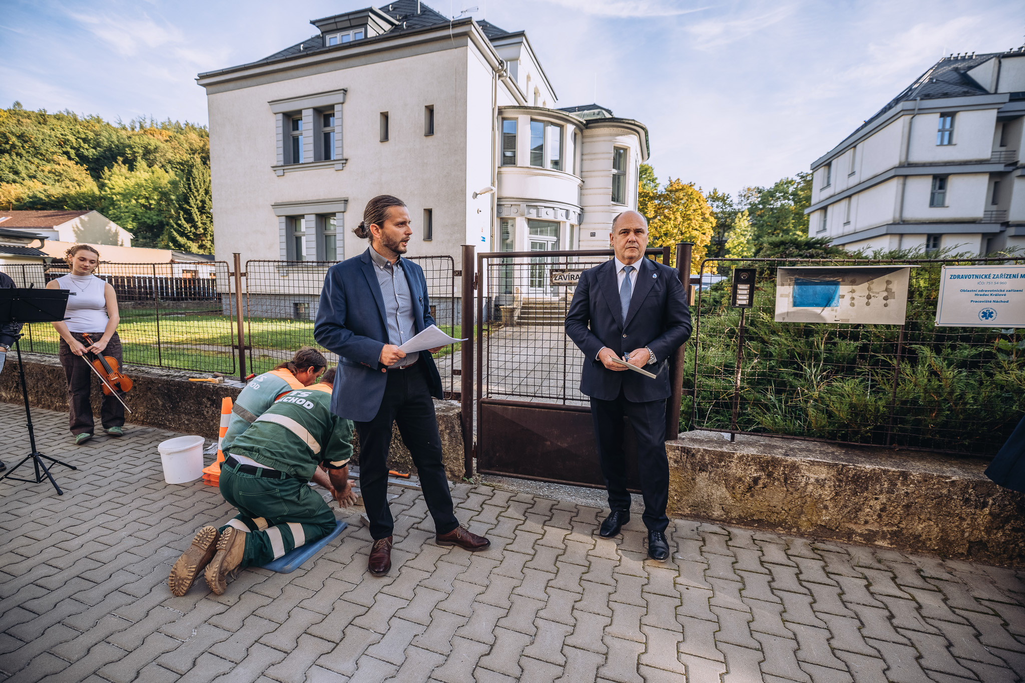 Ředitel Muzea Náchodska Mgr. Oldřich Schejbal a starosta města Náchoda Jan Birke.